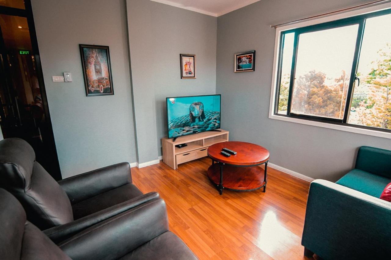 Hotel Kingswick Residences & Dumaguete City